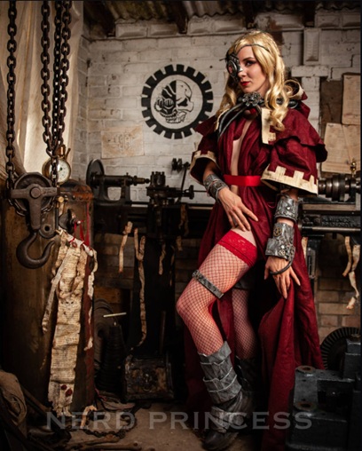 Stunning Tech Priestess Cosplay Warhammer 40k
